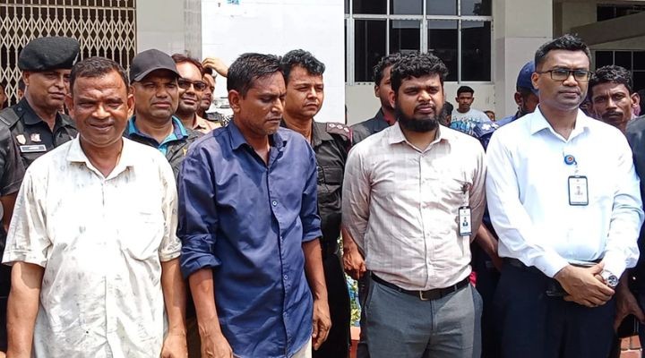 নারায়ণগঞ্জে হাসপাতালে র‍্যাব ও জেলা প্রশাসনের যৌথ অভিযানে ৪ দালাল আটক